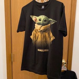 Star Wars The Mandalorin The Child/Baby Yoda Tshirt Adult Size Medium